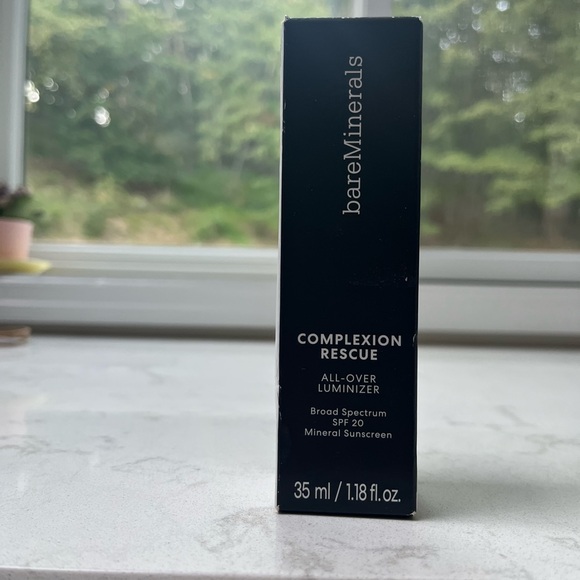 bareMinerals' COMPLEXION RESCUE All-Over Luminizer Mineral SPF 20 in Champagne - Picture 3 of 3